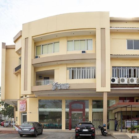 Oyo 133 Jazzy James Country Hotel 2 Davao Экстерьер фото